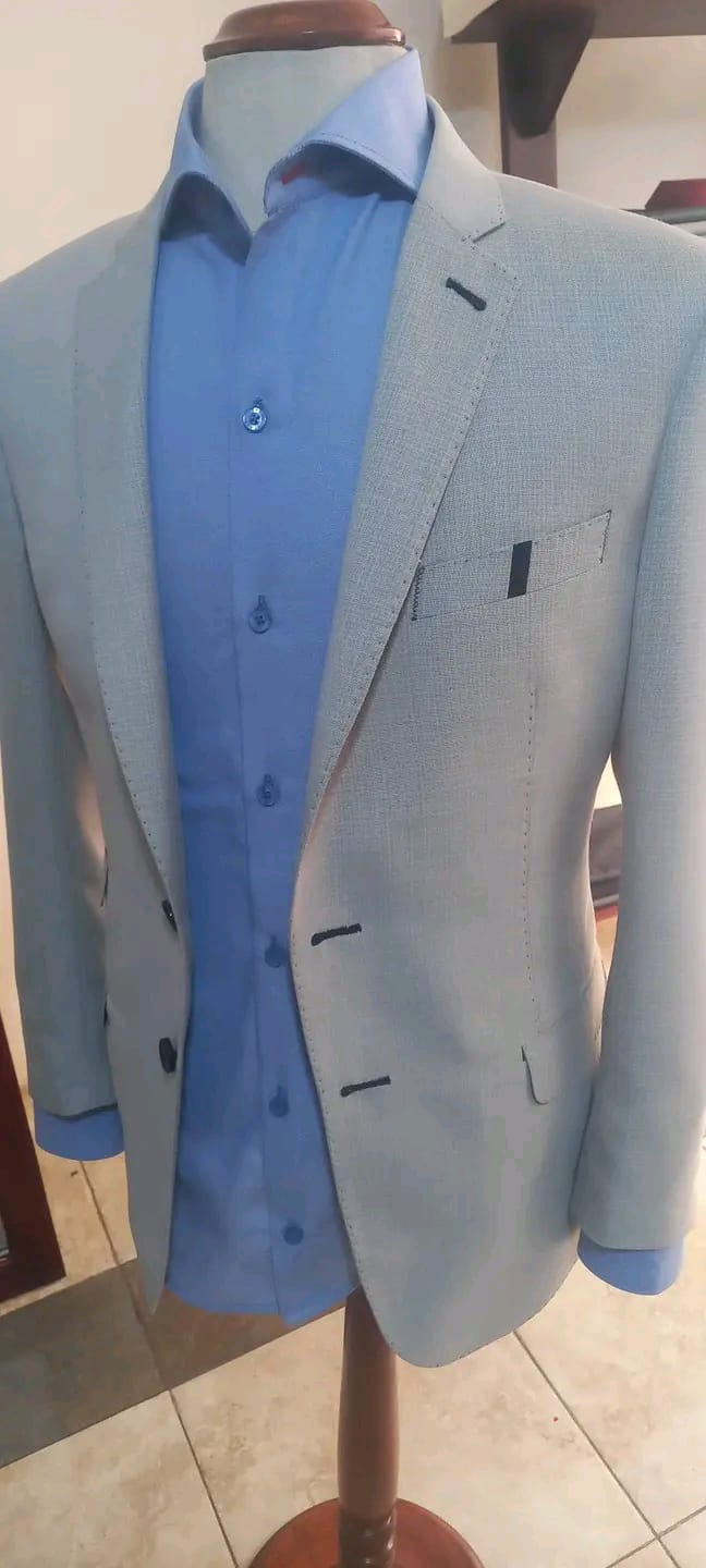 Traje ejecutivo azul noche